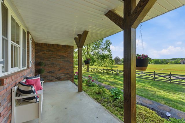 450 Paul Thompson Rd, Bethpage, TN 37022