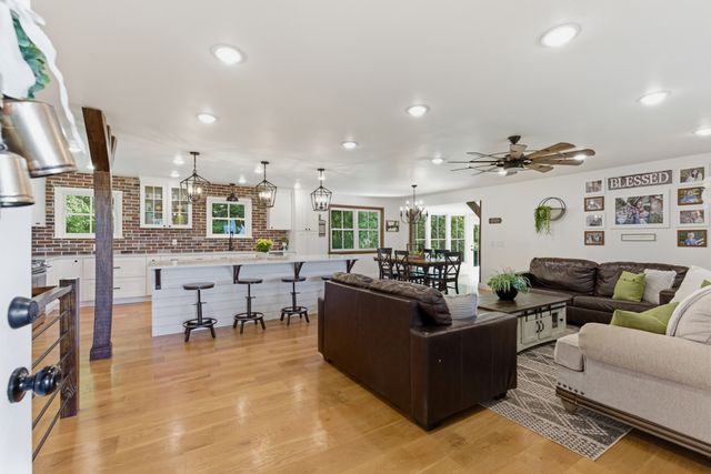 450 Paul Thompson Rd, Bethpage, TN 37022