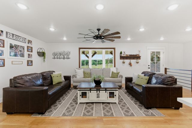 450 Paul Thompson Rd, Bethpage, TN 37022