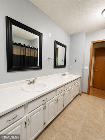 815 10th Street W, Hastings, MN 55033