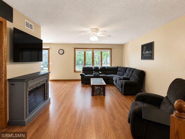 815 10th Street W, Hastings, MN 55033
