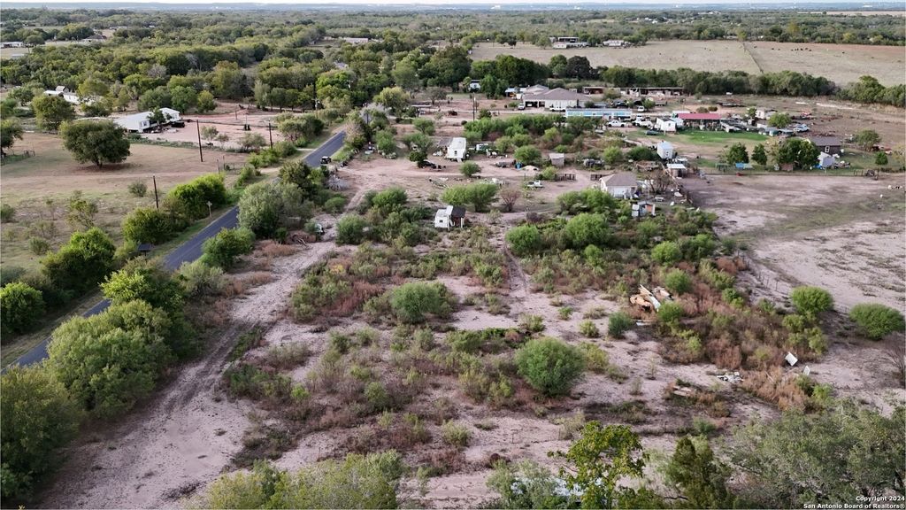 14230 BILL OLIVER RD, Atascosa, TX 78002