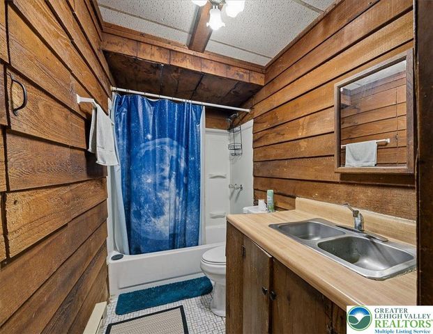 2445 Dornick Road, Middle Smithfield Twp, PA 18302
