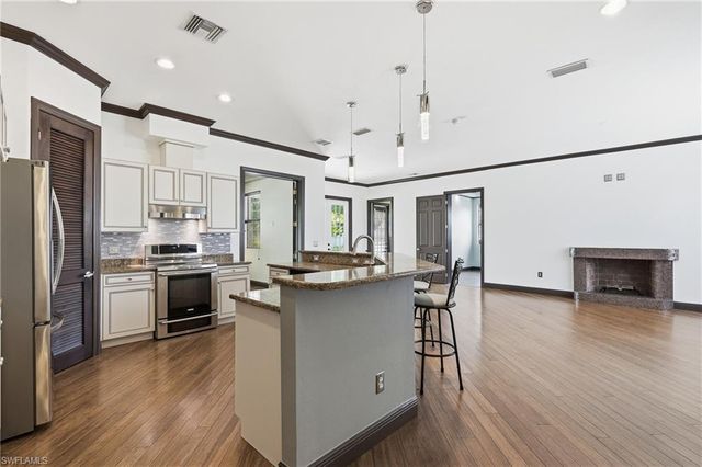1358 Hopedale DR, Fort Myers, FL 33919