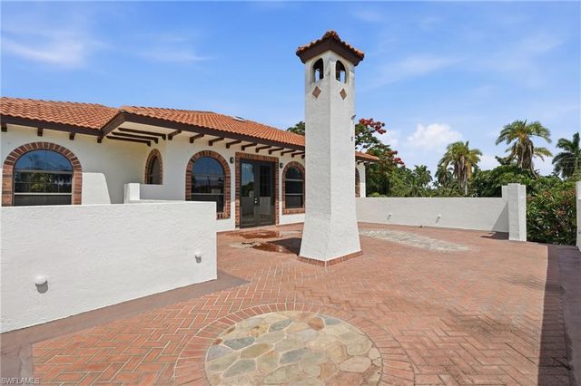 1358 Hopedale DR, Fort Myers, FL 33919