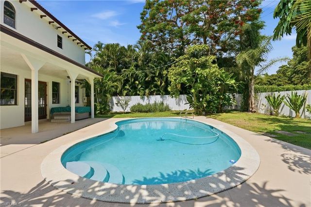 1358 Hopedale DR, Fort Myers, FL 33919