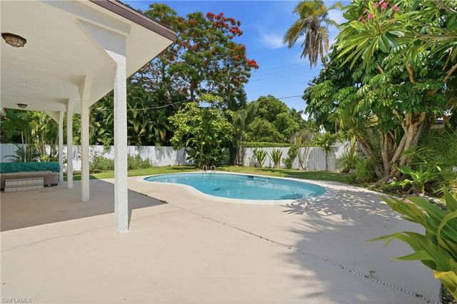 1358 Hopedale DR, Fort Myers, FL 33919