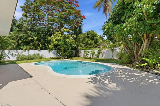 1358 Hopedale DR, Fort Myers, FL 33919