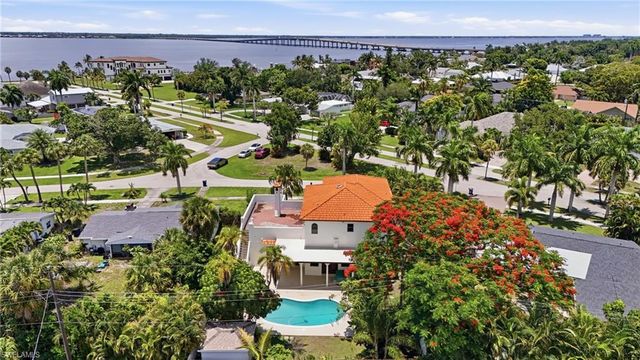 1358 Hopedale DR, Fort Myers, FL 33919