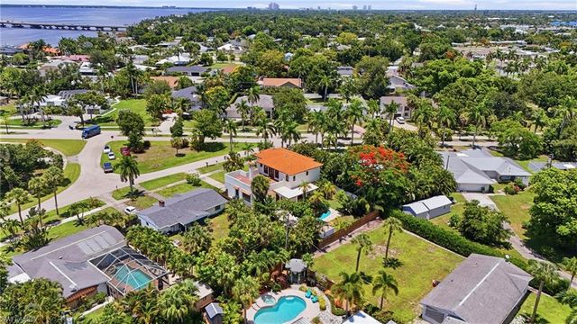 1358 Hopedale DR, Fort Myers, FL 33919