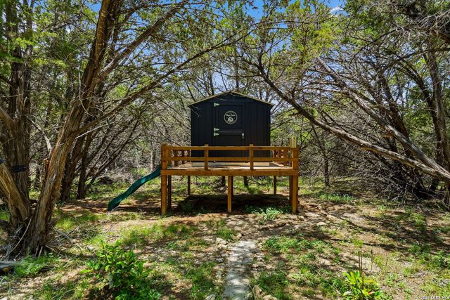 957 DEER FOREST DR, Pipe Creek, TX 78063