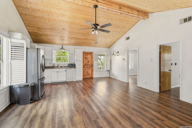 957 DEER FOREST DR, Pipe Creek, TX 78063