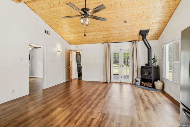 957 DEER FOREST DR, Pipe Creek, TX 78063