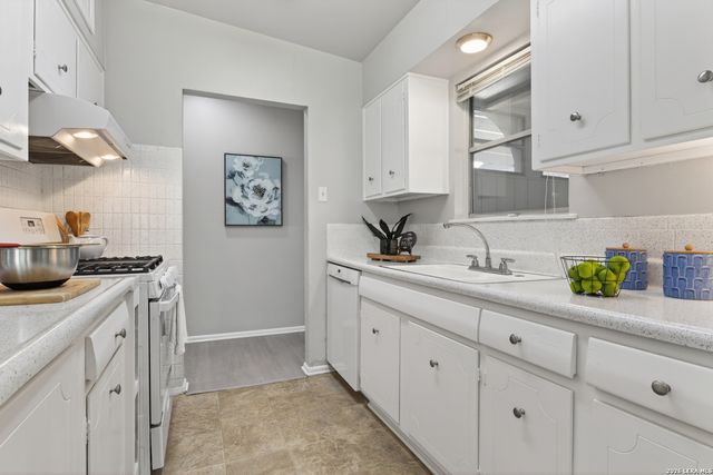 1015 MOUNT SEROLOD DR, San Antonio, TX 78213