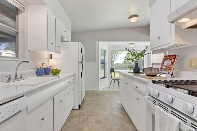 1015 MOUNT SEROLOD DR, San Antonio, TX 78213