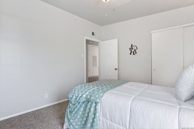 1015 MOUNT SEROLOD DR, San Antonio, TX 78213