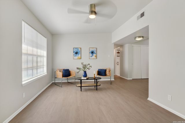 1015 MOUNT SEROLOD DR, San Antonio, TX 78213