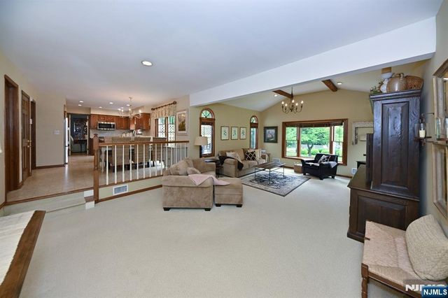 250 Meadowbrook Road, Wyckoff, NJ 07481