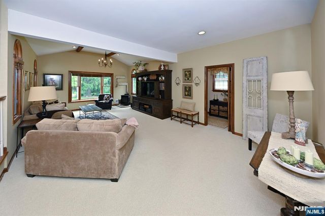 250 Meadowbrook Road, Wyckoff, NJ 07481