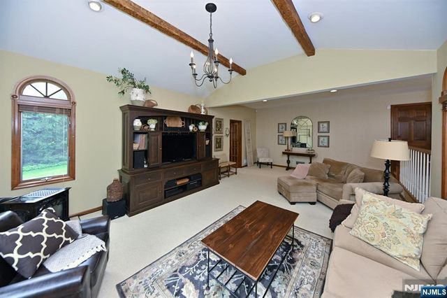 250 Meadowbrook Road, Wyckoff, NJ 07481