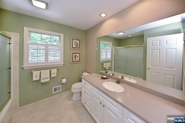 250 Meadowbrook Road, Wyckoff, NJ 07481