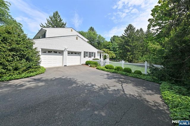 250 Meadowbrook Road, Wyckoff, NJ 07481