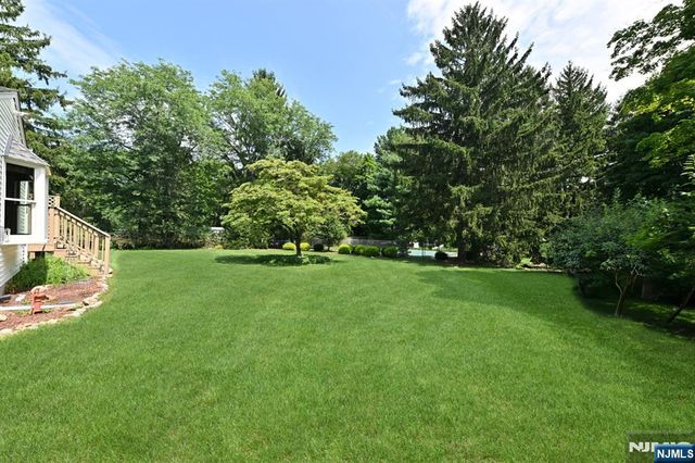 250 Meadowbrook Road, Wyckoff, NJ 07481