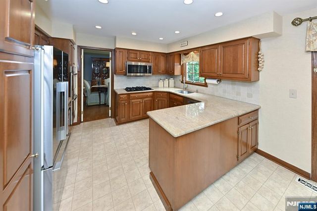 250 Meadowbrook Road, Wyckoff, NJ 07481