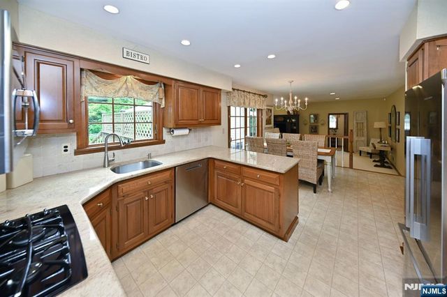 250 Meadowbrook Road, Wyckoff, NJ 07481