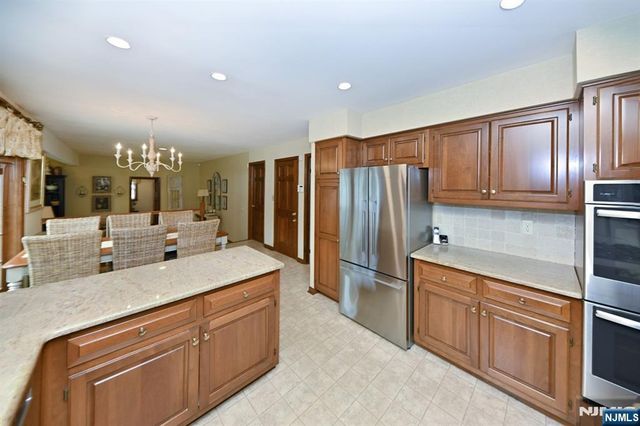 250 Meadowbrook Road, Wyckoff, NJ 07481
