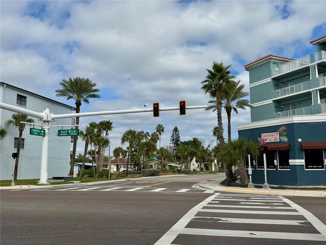 117 140TH AVENUE E, Madeira Beach, FL 33708