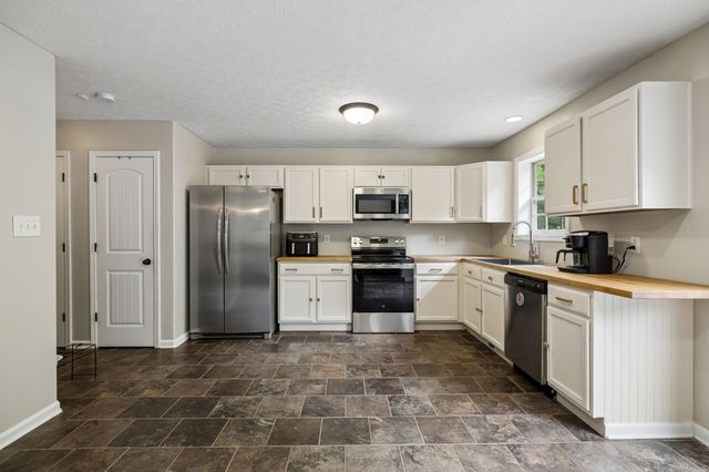 1913 Jackie Lorraine Dr, Clarksville, TN 37042