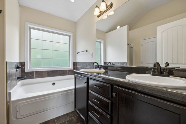 1913 Jackie Lorraine Dr, Clarksville, TN 37042