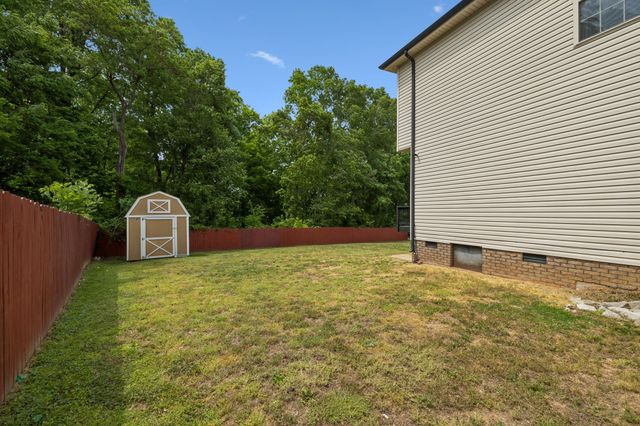 1913 Jackie Lorraine Dr, Clarksville, TN 37042