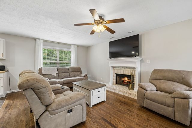 1913 Jackie Lorraine Dr, Clarksville, TN 37042