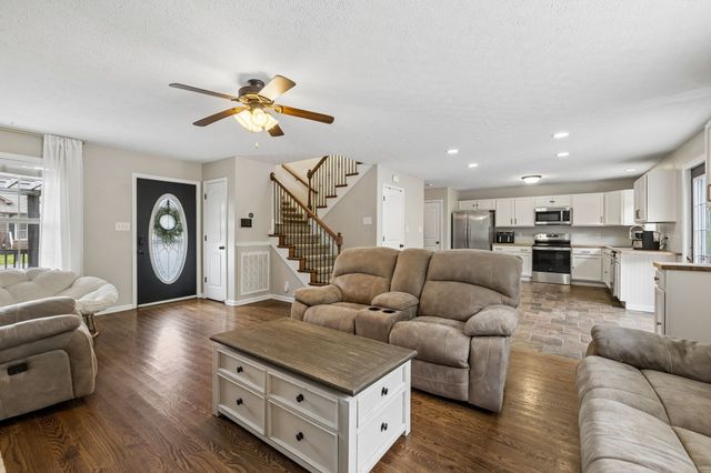 1913 Jackie Lorraine Dr, Clarksville, TN 37042