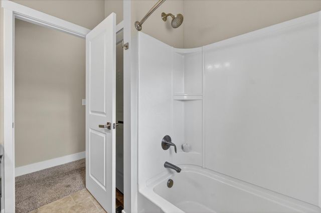9126 Preserve Drive, Fenton, MI 48430