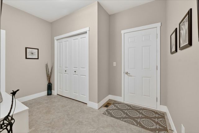 9126 Preserve Drive, Fenton, MI 48430