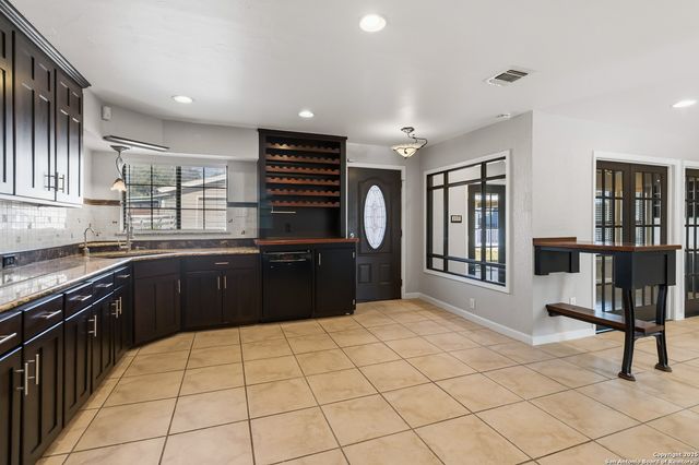 2439 W Summit Ave, San Antonio, TX 78228