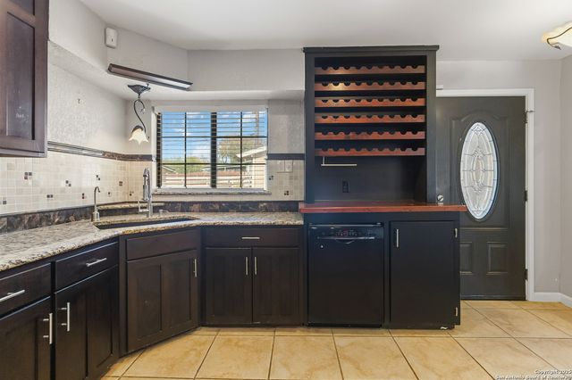 2439 W Summit Ave, San Antonio, TX 78228