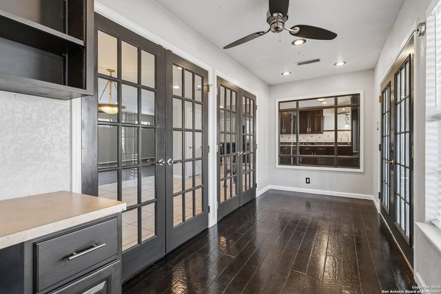 2439 W Summit Ave, San Antonio, TX 78228