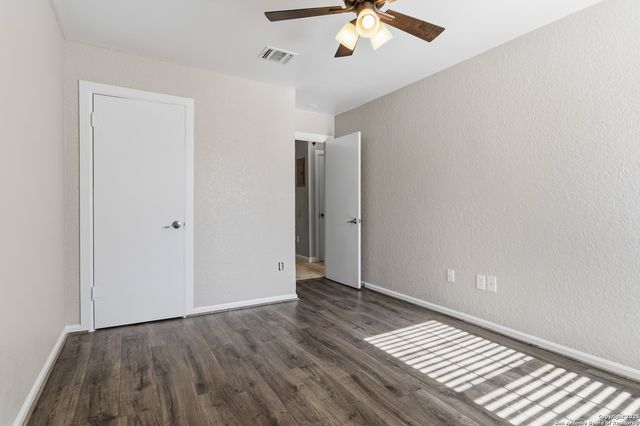 2439 W Summit Ave, San Antonio, TX 78228