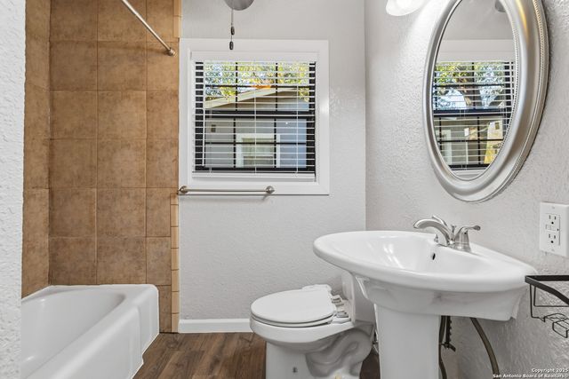 2439 W Summit Ave, San Antonio, TX 78228