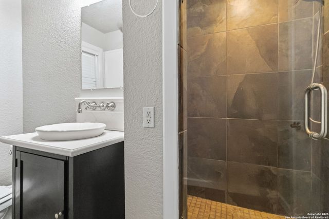 2439 W Summit Ave, San Antonio, TX 78228