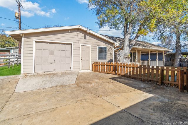 2439 W Summit Ave, San Antonio, TX 78228