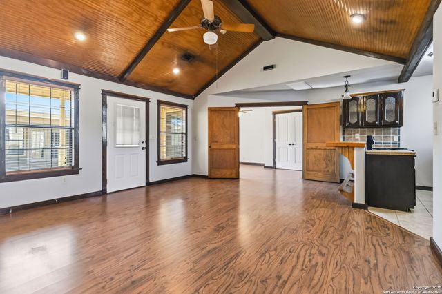 2439 W Summit Ave, San Antonio, TX 78228