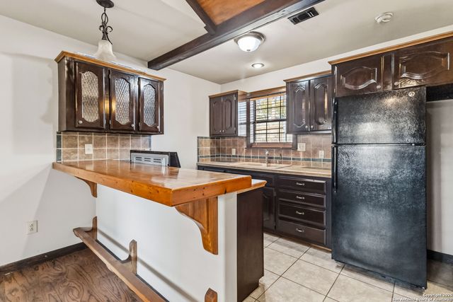 2439 W Summit Ave, San Antonio, TX 78228