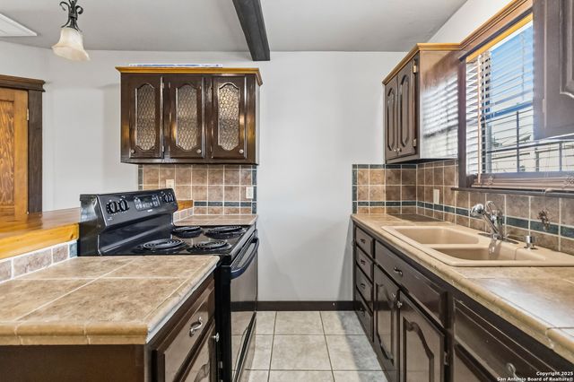 2439 W Summit Ave, San Antonio, TX 78228