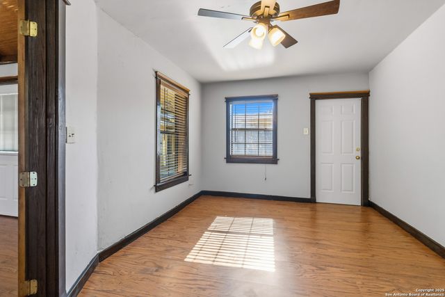 2439 W Summit Ave, San Antonio, TX 78228