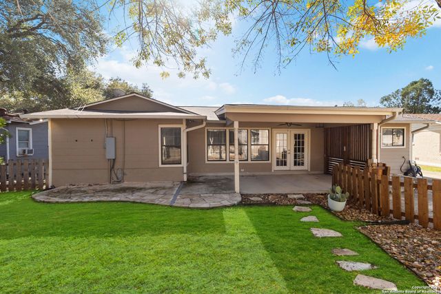 2439 W Summit Ave, San Antonio, TX 78228